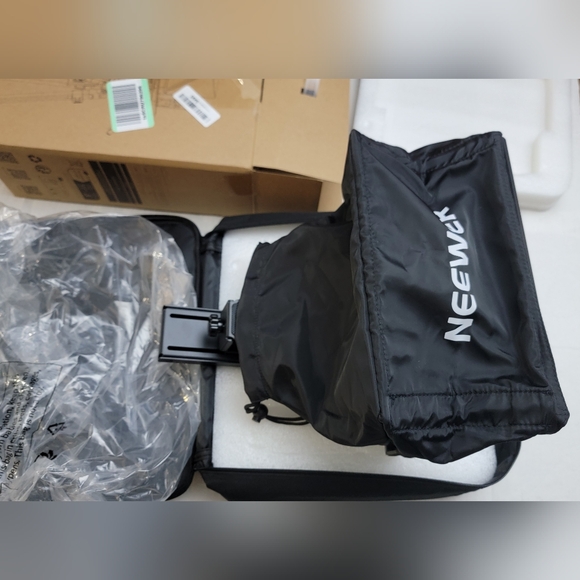 NEEWER Basics X12B Aluminum Alloy Liftable Teleprompter 12" for iPad Tablet Phne - Picture 12 of 13